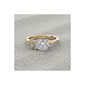 Anillo de Compromiso con Diamante Cultivado en Laboratorio Stonewels, con Piedras Laterales en Corte Cluster, Engaste de Oro de 14K, Anillo Nupcial de Lujo Certificado - Product Image 1