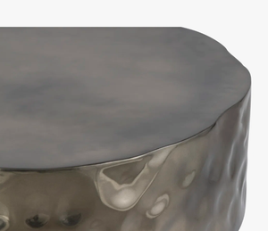 Mesa de Centro Moderna Hecha a Mano con Diseño Martillado Antiguo para un Espacio de Vida Lujoso - Product Image 3