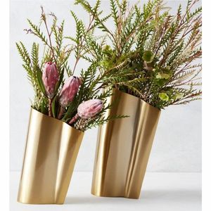 Jarrón Floral de Acero Inoxidable con Acabado de Latón Premium, Jarrón Artístico Geométrico Inclinado para Flores Secas, Decoración de Interiores de Lujo, Regalo - Product Image 1