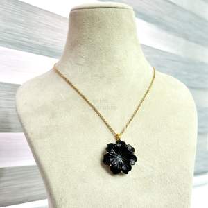 Collar con colgante de flor de ónix negro natural para mujer, colgante de flor de cristal de ónix negro tallado a mano, hecho a mano, al por mayor - Product Image 2