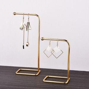 Organizador de Joyas Minimalista con Soporte Elevado para Pendientes, Base Compacta, Solución Moderna para Ahorrar Espacio en el Tocador - Product Image 1