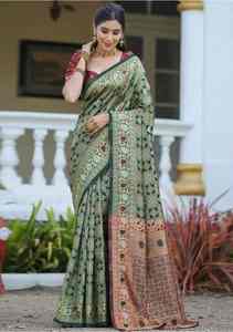 Sari de Seda Banarasi de Diseño y Calidad de Exportación para Mujer, Prenda Étnica Cómoda con Hermosos Patrones Tradicionales, Disponible para la Venta - Product Image 3