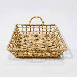 Plateau de rangement en rotin rectangulaire au design minimaliste avec poignée portable, finition naturelle non traitée pour utilisation sur table - Product Image 5