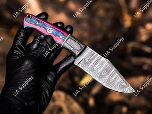 มีดล่าสัตว์ดามัสกัสทำมือขายส่ง ด้ามจับไม้ปักก้า ใบมีดแบบฟูลแทง ดรอปพอยท์ มีดเอาตัวรอด พร้อมปลอก มีด OEM - Product Image 4