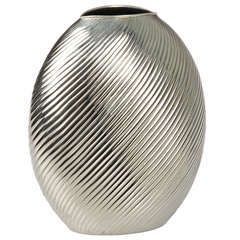 Florero Decorativo Clásico de Hierro y Metal para Flores, Centro de Mesa Elegante, Duradero y con Diseño Estilizado para Sala de Estar - Product Image 2
