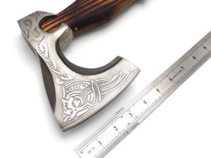 มีดโทมาฮอว์ก Jahangir Enterprise รุ่น JE-AX-601 น้ำหนัก 1 ปอนด์ ทำจากเหล็กดามัสกัสคาร์บอนสูง 1095 เกรด DIY ด้ามไม้โรสวูดลายนูน สำหรับงานอุตสาหกรรม - Product Image 2