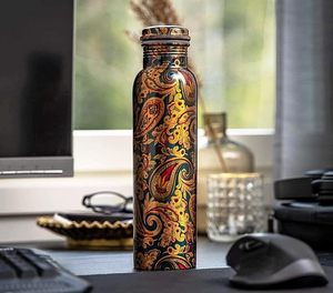 Bouteille d'eau en métal artisanale à motif Paisley avec un design floral indien traditionnel coloré - Product Image 4