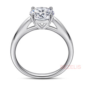 Anillo de Compromiso Clásico de Oro Amarillo de 18K con Diamante Solitario Brillante Redondo de Cuatro Puntas Cultivado en Laboratorio - Product Image 1