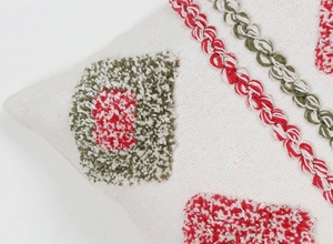 Housse de coussin décorative carrée en coton 100% avec fermeture éclair, imprimé texturé bohème ivoire et rouge à franges - Product Image 5