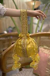 Sac Potli tendance en perles de lavande avec broderie florale Zari argentée, sac à cordon pour femme, idéal pour mariage, mariée, sac à main ethnique - Product Image 4