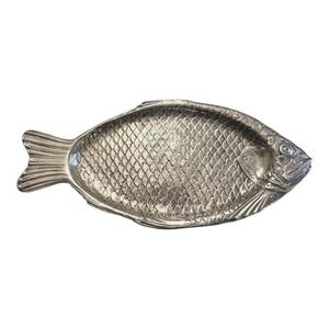 Bandeja y Plato Decorativos de Plata Esculpida a Mano con Diseño de Pez, Bandejas Decorativas Hechas a Mano con Diseños Personalizados para el Hogar y Fiestas - Product Image 1