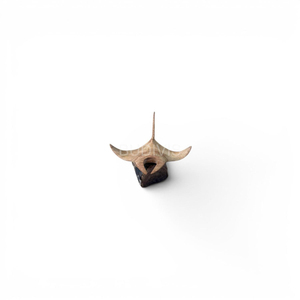 Mini figurine de raie sculptée à la main en bois, base en bois flotté naturel, accent décoratif pour la faune marine, décoration de maison de style côtier, cadeau de pendaison de crémaillère - Product Image 2