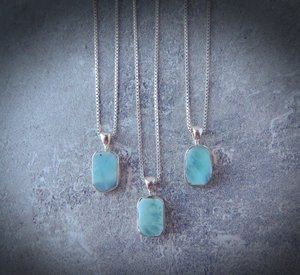 Collar con Colgante de Larimar en Plata de Ley 925, Gema de Larimar Natural, Joyería Fina Hecha a Mano para Mujer, Proveedor Mayorista - Product Image 1