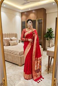 Sari en soie Paithani douce avec motifs tissés en Zari doré et pallu riche en tissage Meenakari avec bordure triple Munia - Product Image 6