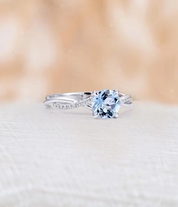 Anillo de Plata de Ley 925 con Baño de Rodio, Diseño Cristiano de Lujo, Moderno, con Aguamarina de Corte Brillante, Banda Trenzada y Engaste de Garras, Certificado - Product Image 4