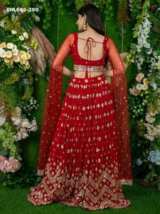 Lehenga-Choli Rojo de Alta Calidad con Diseño de Estrella Georgette y Lentejuelas, Bordado con Zari, Estilo Sitara, Proveedor Indio - Product Image 2