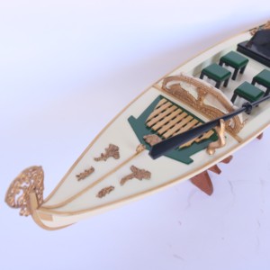 Gondole vénitienne # 2 - BATEAU ITALIEN TRADITIONNEL EN BOIS PEINT À LA CRÈME - Product Image 3