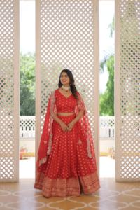 Tenue de mariage indienne exclusive pour femmes, lehenga choli avec dupatta en jacquard, richement brodée - Product Image 4
