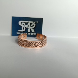 Brazalete Ancho de Cobre Magnético con Patrón Tribal Grabado, Brazalete Tradicional Hecho a Mano, Ajustable, de Cobre Curativo, Unisex - Product Image 1