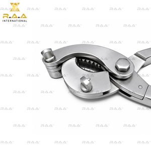 Hochwertige Reimer Emasculator 12,5″ Kastrationszange mit Doppelklemmung und Ratschenverschlussmechanismus für die Pferdekastration - Product Image 3