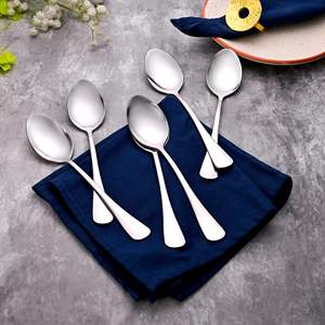 Juego de 6 Elegantes Cucharas de Acero Inoxidable Brillantes, Complemento de Vajilla para su Mesa - Product Image 1