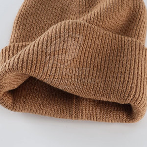 Bonnets tendance en tricot doux, conçus pour le confort, la chaleur et un style hivernal au quotidien - Product Image 3