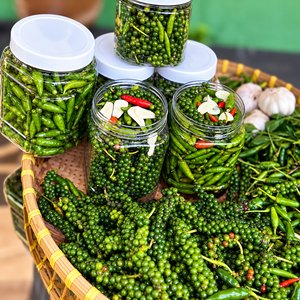 Chiles Verdes Salados Vietnamitas Enlatados - Picantes y Crujientes, Enteros en Envase de Tambor de 20 kg / Sra. Alina - Product Image 2