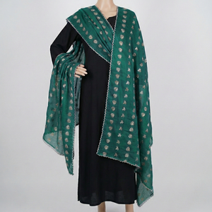 Hijab en Chiffon Léger et Doux en Gros |   Voile musulman floral orné de strass et long foulard respirant pour l'été, idéal pour le quotidien et les sorties en extérieur - Product Image 3