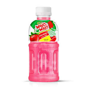 Boisson au jus de fraise Wajo Wajo avec nata de coco, bouteille de 320 ml - Product Image 1