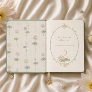 สมุดบันทึก LABON Luxury Serene Oriental Lotus Moon Journal ปกหนังวีแกนสีเขียวเซจ ประดับลายทองคำเปลว ขนาด A5 แบบจุด  ของขวัญสุดหรู - Product Image 2