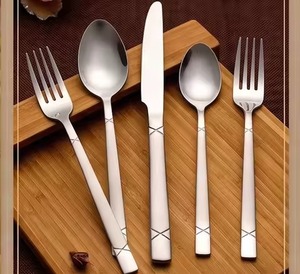 Ensemble de couverts en métal de qualité hôtelière, collection cuillère, fourchette, couteau pour la restauration et les services hôteliers - Product Image 3