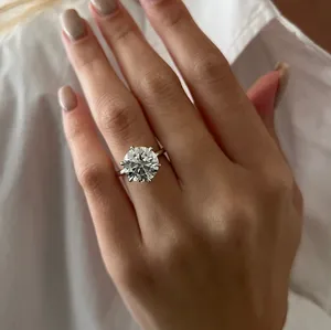 Exquisito Anillo de Compromiso Solitario con Diamante Cultivado en Laboratorio de 5 Quilates, Corte Brillante, E VVS2, Oro Blanco de 18K, Seis Puntas, Certificado IGI, para Mujer - Product Image 1