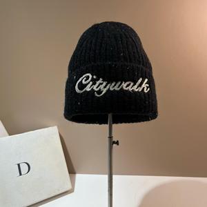 Bonnet d'hiver tricoté brodé doublé polaire pour femme, style coréen, avec points colorés, chaud et épais, anti-froid - Product Image 4