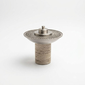 Brûleur d'encens cylindrique en résine, un bol en métal argenté avec couvercle à motif géométrique en maille permet une libération fluide de la fumée pour la maison - Product Image 3