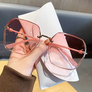 Nouvelle Collection 2024 : Lunettes de Soleil Rétro Tendance Sans Monture, Luxe Unisexe, Métal Jaune Gris, Protection UV400, Monture Carrée Complète - Product Image 4