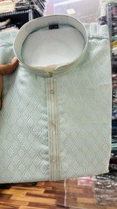 Conjunto de Kurta y Pijama de Seda Artística para Hombre, de Excelente Calidad y Lujo, con Patrón Jacquard, Ropa Tradicional India Festiva, Disponible para la Venta - Product Image 4