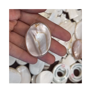 Pierres précieuses naturelles en nacre, morceaux irréguliers de nacre blanche pour la fabrication de bijoux - Product Image 2