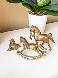 Sculpture de licorne en laiton design, pièce décorative pour la salle d'étude et une décoration contemporaine élégante - Product Image 4