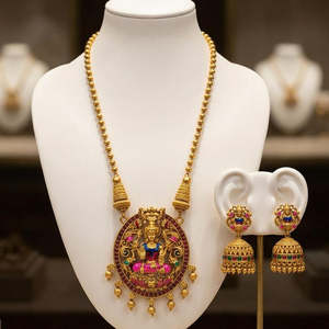 Ensemble de bijoux fantaisie traditionnel avec pierres Pota mates et collier long en perles - Product Image 1