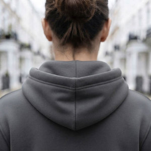 Vente en gros de sweats à capuche pour femmes en polaire épaisse 450 GSM, coupe ample et confortable, tissu durable, style contemporain, formel, extérieur, look élégant - Product Image 3