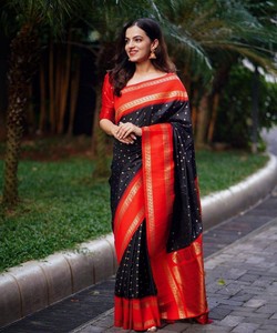Sari de seda negro y rojo con borde dorado Zari, traje tradicional indio para bodas, para mujeres - Product Image 1