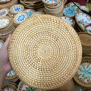 Cesta redonda de ratán tejida a mano con borde trenzado natural, decorativa, para servir, para mesa de comedor, mesa de café y almacenamiento en la cocina. - Product Image 2