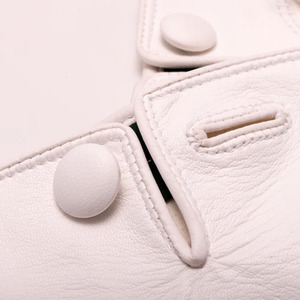 Gants thermiques élégants et doux en peau de mouton blanche écologique pour femme, à doigts complets, classiques, avec bouton-pression, pour le sport et les occasions formelles - Product Image 3