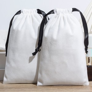 Sac d'emballage blanc imprimé avec cordon de serrage, fermeture élastique en cordon noir, tissu doux en polyester/coton, résistant à l'eau, écologique - Product Image 3