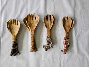 Juego de utensilios de cocina de madera con orificios, cucharas de teca orgánica para cocinar y manualidades naturales - Product Image 4