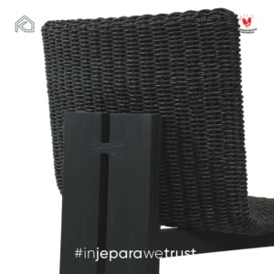 Silla de Jardín Moderna de Ratán Negro para Exteriores, Diseño Minimalista, Muebles Duraderos para Patio, Hechos a Mano en Indonesia - Product Image 4