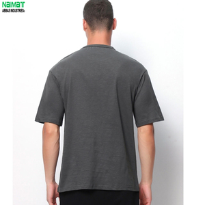 เสื้อยืดผ้าหนาขนาดใหญ่พิเศษสำหรับผู้ชาย ทรงหลวมไหล่ตก คอกลม สไตล์ลำลอง สตรีทแวร์ เรียบง่าย - Product Image 3
