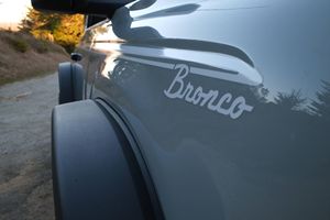 Ford Bronco Heritage Edition 2023, modèle haut de gamme, prêt à être expédié dans le monde entier - Product Image 2