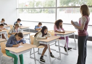 Silla de estudio para estudiantes de primaria con estructura metálica - Product Image 2