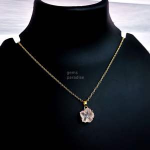 Colgante de Flor de Cuarzo Rosa Natural Tallado, Collar de Piedra Preciosa Hecho a Mano, Colgante de Flor de Cuarzo Rosa Natural para Fabricación de Joyas - Product Image 3